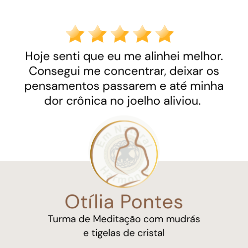 Meditação com mudrás e banho sonoro com a terapeuta integrativa Adriana Almeida, na Vila Encantada, projeto Em Natural Harmonia, em Crato, Ceará